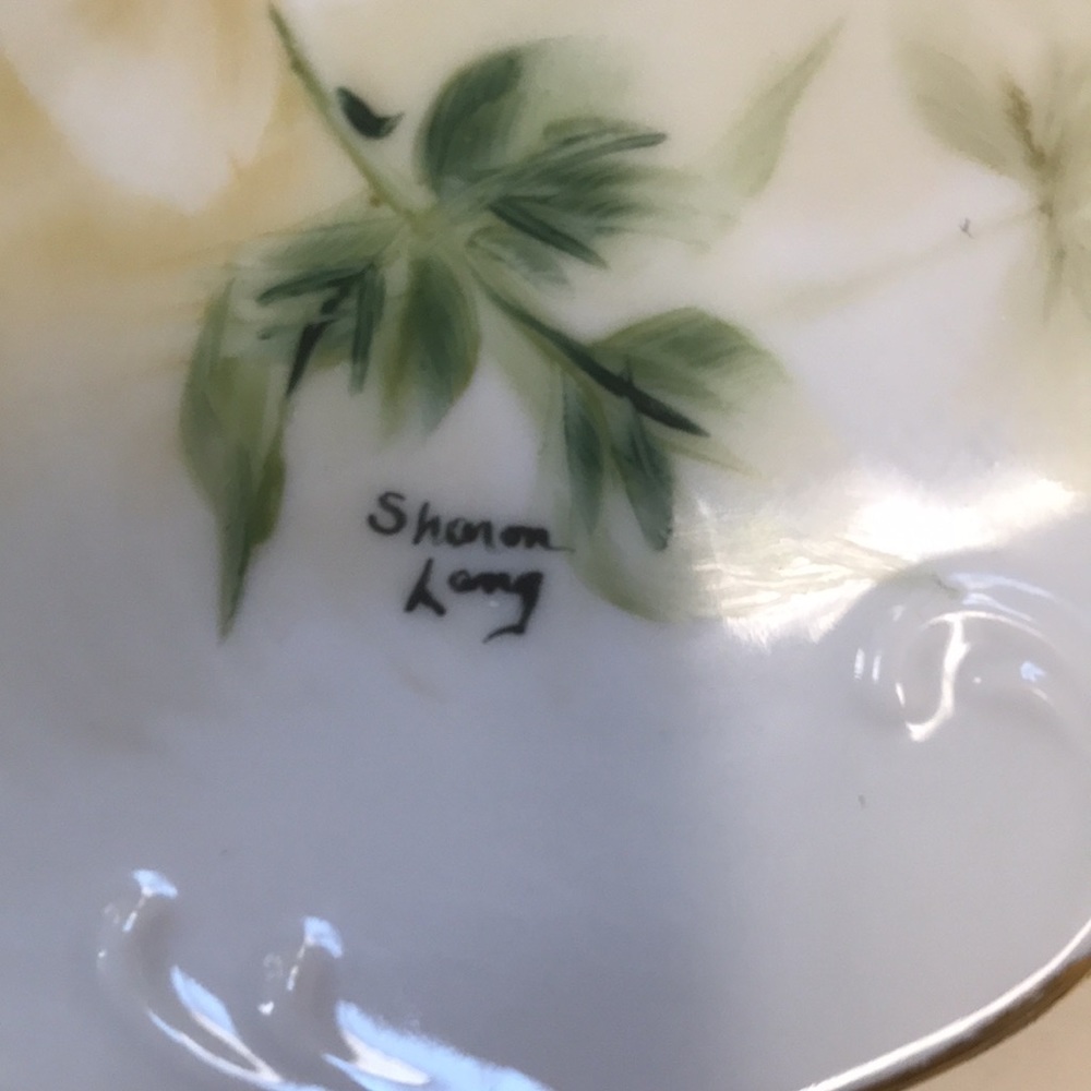 Hand Painted Yellow‎ Roses Plate w/ Handle - Picture 3 of 7